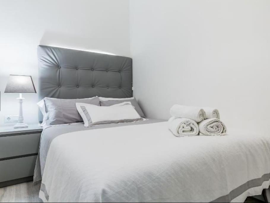 Near Fcb Stadium Up To 8 One Car Free Parking Apartamento