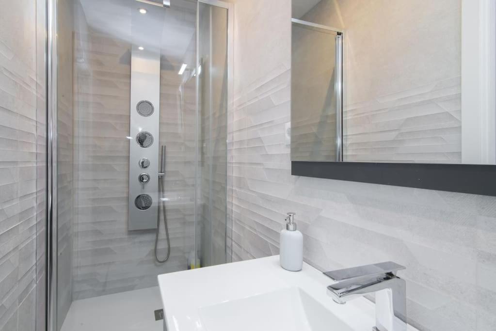 Near Fcb Stadium Up To 8 One Car Free Parking * Barcelona