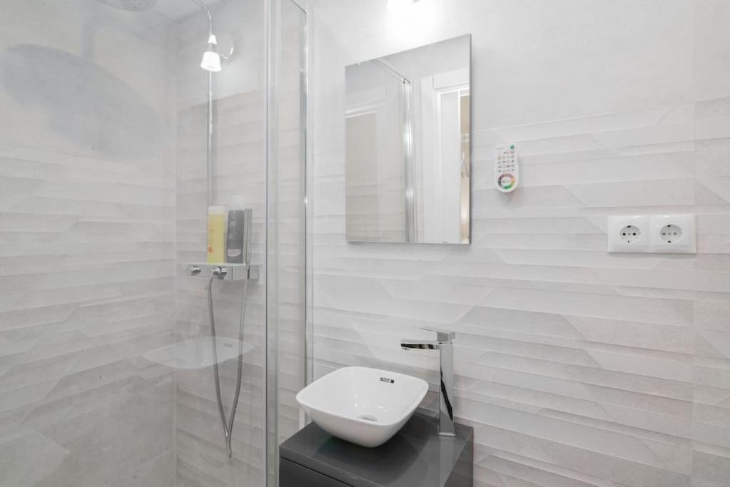 Near Fcb Stadium Up To 8 One Car Free Parking Appartamento