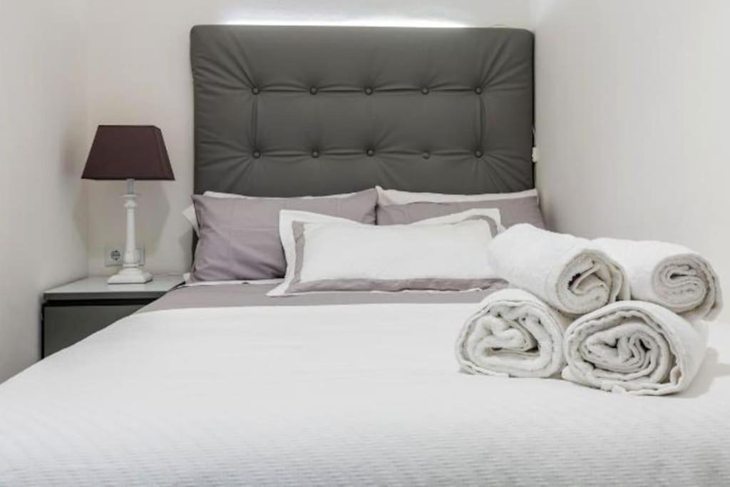 Near Fcb Stadium Up To 8 One Car Free Parking Appartement