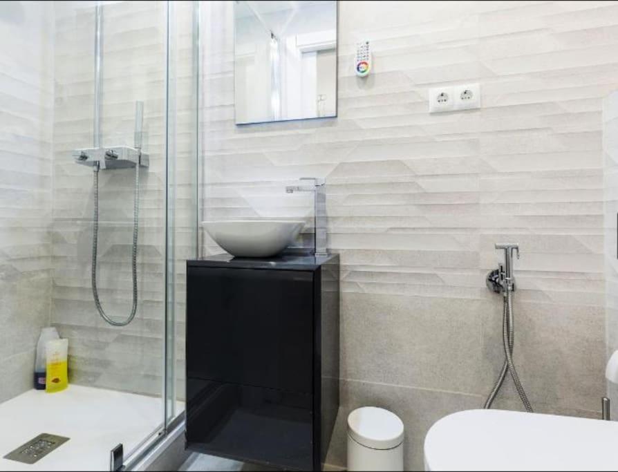 Near Fcb Stadium Up To 8 One Car Free Parking * Barcelona