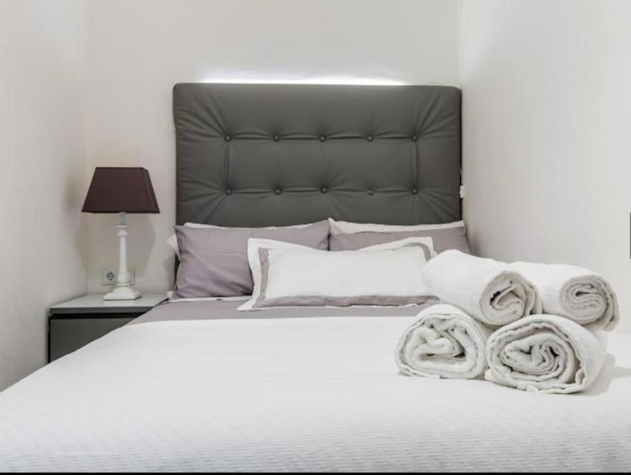 Near Fcb Stadium Up To 8 One Car Free Parking Appartement *